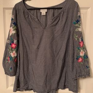 3/$20 bundle / Checkered detail blouse